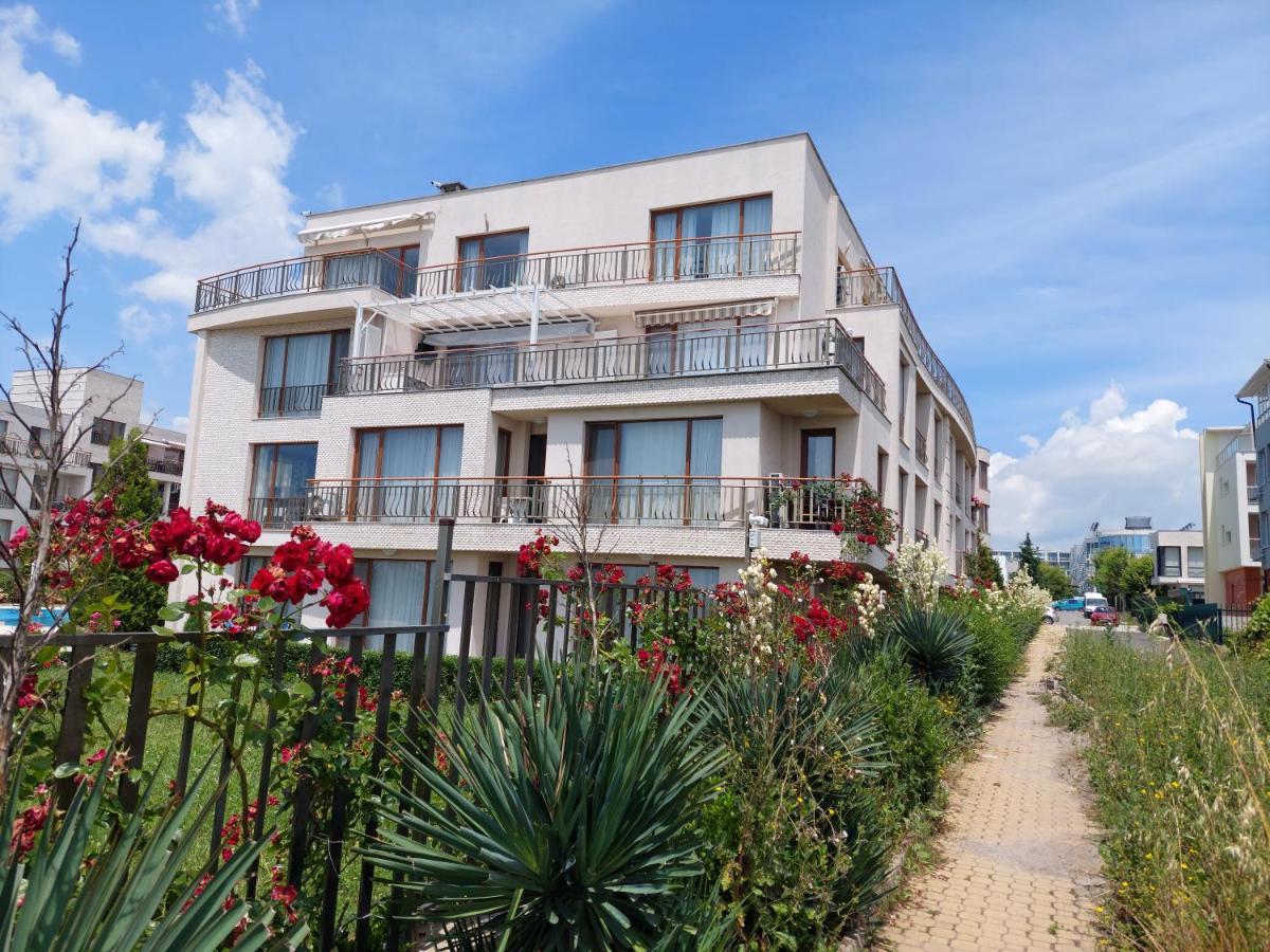 Sea Panorama Apartment - Diamond Beach Sarafovo Burgas Bagian luar foto