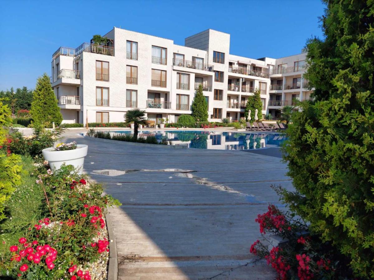 Sea Panorama Apartment - Diamond Beach Sarafovo Burgas Bagian luar foto